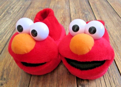 Zapatillas pequeñas Sesame Street Elmo para niños pequeños 3/4 Red Muppets Target 2019 Foto 1 de 4