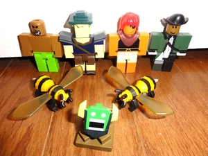 Roblox Figures - Lot of 4 plus extras - Picture 1 of 7