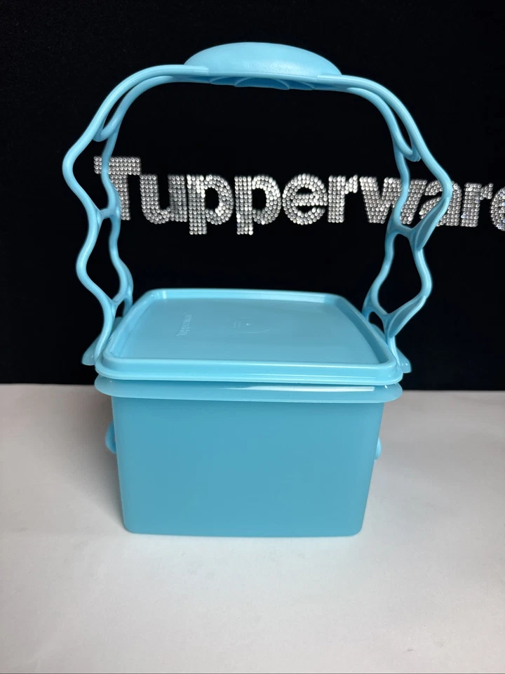 Cuarteto Tupperware con asa color azul claro brillante llevar todo 1,8 L / 8 tazas Foto 1 de 1