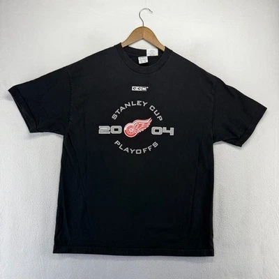 Camisa masculina vintage Detroit Red Wings GG preta 2004 Stanley Cup playoffs gráfica - Imagem 1 de 4