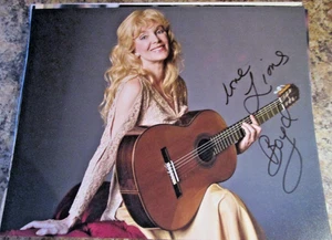 LIONA BOYD SIGNED 8 X 10 PHOTO CANADIAN GUITAR LEGEND (A) - Picture 1 of 2