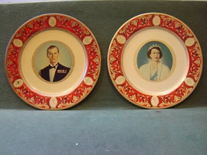 1950s Portland Ware 10" Metal Picture Plates Queen Elizabeth II & Duke Edinburgh - Picture 1 of 7