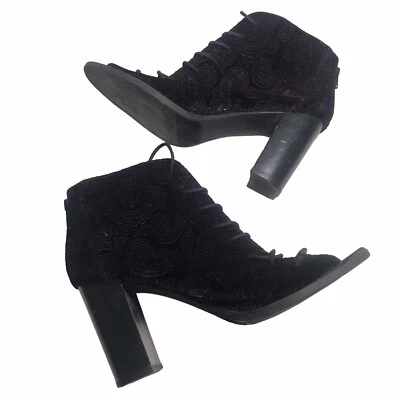 Report Tacones con Cordones Talla 9W Willamette Peep Toe Negro Terciopelo Burnout Bruja Foto 1 de 4