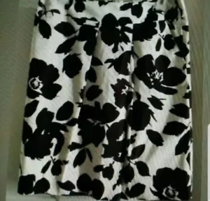 Simply Vera Wang Sz 4 White/Black/Blue Floral Asymmetrical Skirt - Picture 1 of 5