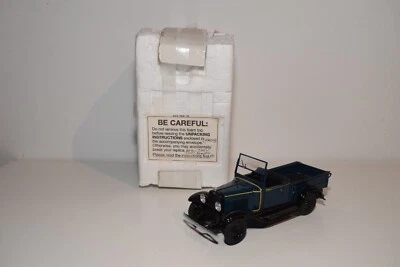 A56 1:24 FRANKLIN MINT 1931 CHEVROLET PICKUP ROADSTER BLU SCURO NERO NUOVO CO... - Immagine 1 di 4