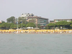 Ferienwohnung in Grado, Italien Balkon Meerblick Strand Meer - Bild 1 von 24
