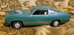 Vintage Lindberg 1/64 scale Green Chevy Vega 