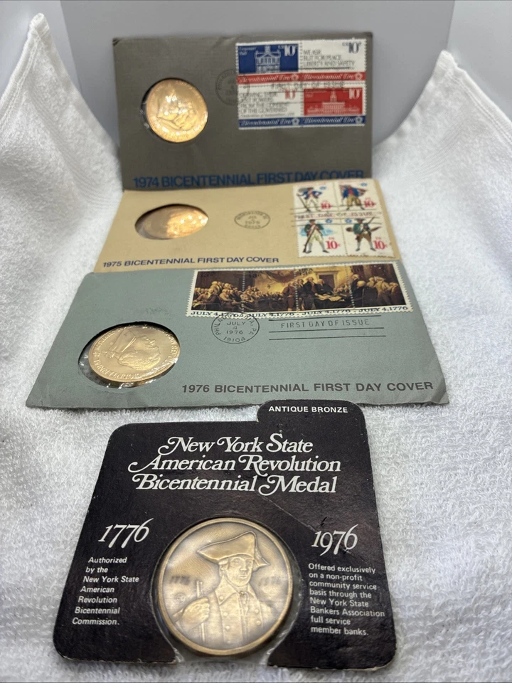 Bicentennial First Day Covers & Medals W/STAMPS MIX LOT WITH BRONZE 1976 Coin - Image 1 of 4
