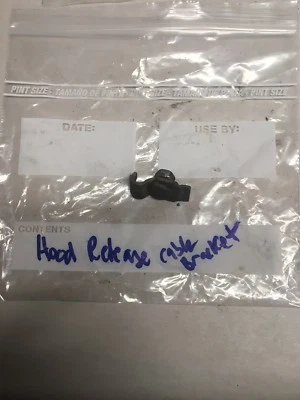 Soporte de cable de liberación de capó Porsche 944 477 823 551 Foto 1 de 4