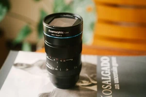 Sirui 75mm f/1.8 1.33x Anamorphic Lens - Canon EF-M - Bild 1 von 8