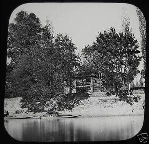 Glass Magic Lantern Slide UNIDENTIFIED RIVER SCENE PROBABLY INDIA C1900 - Picture 1 of 2