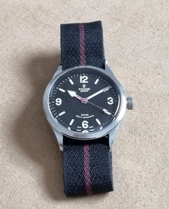 Tudor Heritage Ranger Ref. 79910 Stahl 41 mm schwarzes Zifferblatt Nato Armband guter Zustand - Bild 1 von 10