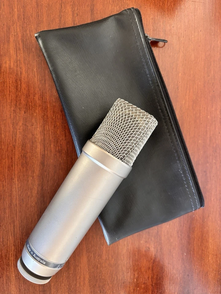 Micrófono condensador de estudio RODE NT 1-A incluye bolsa de almacenamiento y cable Foto 1 de 4