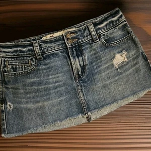 Hollister California “Cali” Embroidered Low Rise Distressed Denim Micro Mini - Picture 1 of 9
