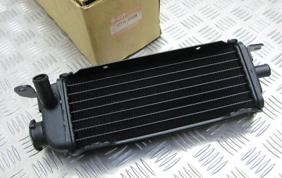 SUZUKI RM125 1986-1988 / RM250 1986-1987, НОВЫЙ ОРИГИНАЛЬНЫЙ РАДИАТОР RH, 17710-01B00 - Изображение 1 из 4