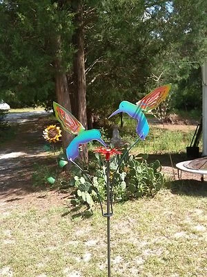 NEW METAL YARD ART KINETIC GARDEN SCULPTURE  2 PAINTED  HUMMINGBIRDS MADE IN USA - Image 1 of 2