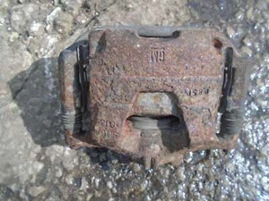 VAUXHALL ASTRA SE DIÉSEL 2009-2015 PINZA Y TRANSPORTADOR PASAJERO DELANTERO/LADO IZQUIERDO - Imagen 1 de 2