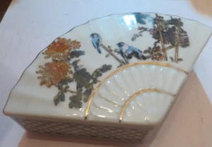 Boite à bijoux en forme de quart de tarte avec oiseaux et liseré or - Photo 1/3