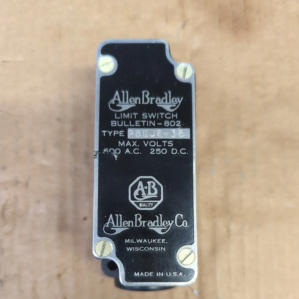 INTERRUPTOR LÍMITE A-B BOLETÍN-TIPO 802 PbSJ2-38 18 A 600VA latón tipo empuje Foto 1 de 3