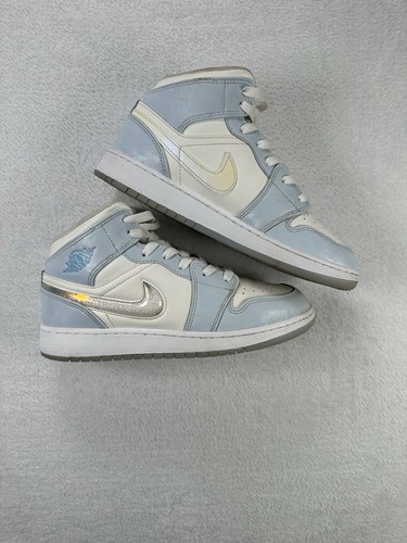 Scarpe da ginnastica Nike Air Jordan 1 Mid SE bambina 6 anni blu glitter Swoosh FQ9117 400