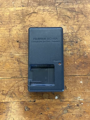 Cargador de batería Fujifilm BC-45A genuino OEM Foto 1 de 2