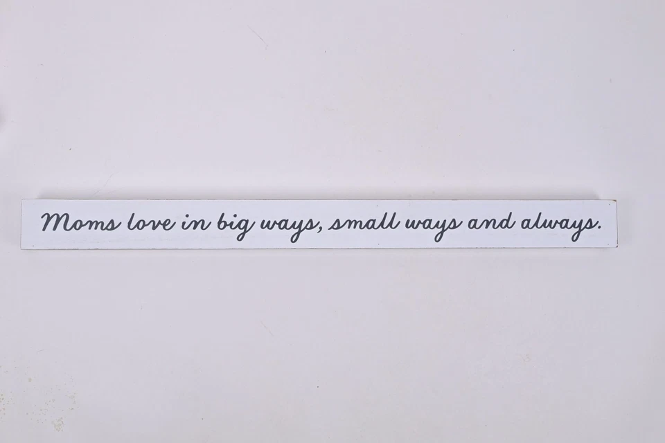 Signo de cita de madera Hallmark Moms love in big ways, small ways and always, 23,5x2 Foto 1 de 1