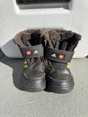 Botas Adidas x LEGO® Winterplay Pretas/Amarelo Eqt/Vermelho 8K Meninos NOVAS - Imagem 1 de 4