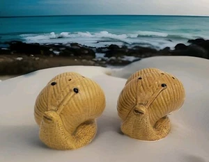 Vtg Snail Salt and Pepper Shaker Set Ceramic Beach Ocean Nautical Decor Japan - Picture 1 of 12