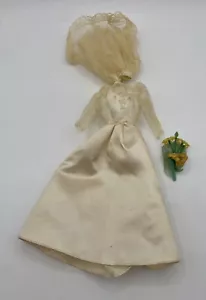 Barbie Wedding Dress, Veil and Bouquet, Floral Lace - Picture 1 of 18