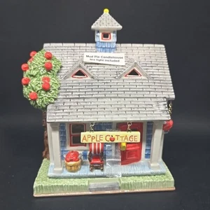 Mud Pie Apple Cottage Kerzenhaus Neu im Karton 2001 - Bild 1 von 12