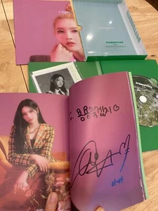 STAYC ESTEREOTYPE 1ER MINI ÁLBUM ISA ÁLBUM AUTOGRAFIADO FIRMADO CD - Imagen 1 de 2