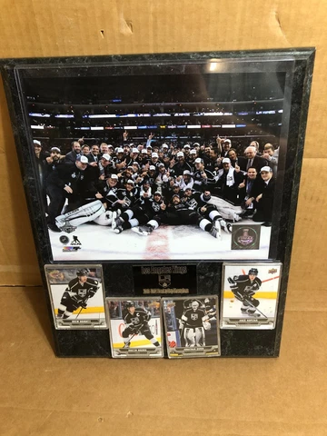 Los Angeles Kings Stanley Cup Champions 2013-2014 Team Placard w/ 4 cards ** Cover