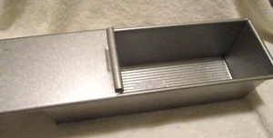 USA PAN~Bread Bakeware~Non Stick~Sliding Lid~13 x 4 x 4 - Picture 1 of 10