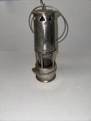 Lámpara de Minero de Carbón Española de Latón de Colección Luz Escudo de Hombre Chimenea Foto 1 de 4