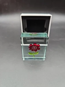 Spaceform London Red Flower Paperweight Vintage Rare Decor - Bild 1 von 4