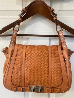Bolso de Hombro Rebecca Minkoff Cuero Tejido Tostado Correa Ajustable Herrajes Plateados Foto 1 de 4