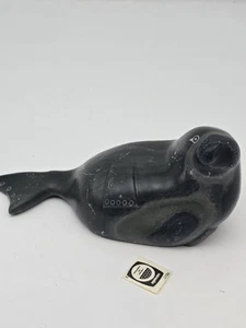 Inuit hand-carved soapstone sculpture of a seal - Picture 1 of 8