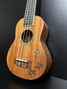 Maui Ukulele Co. Massiver Mahagoni Sopran mit Schildkröten Intarsien - Bild 1 von 6