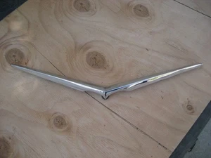 1957 CHEVY TRUNK LID V-EMBLEM-ORIGINAL C-1-3733178 - Picture 1 of 24