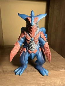 Bandai kaiju Ultra Monster Series DX Zegan RARE US STOCK - Bild 1 von 5