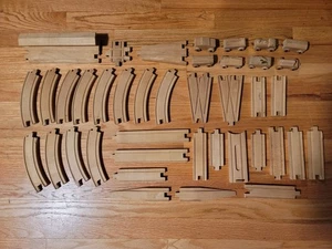Vintage Playskool Skaneateles Train Track & Trains Lot of 40 Pieces - Picture 1 of 5