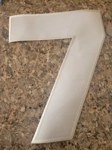 12" WEISSES TRIKOT ZUM AUFBÜGELN NUMMERN 7,3,2 WÄHLEN SIE EINE - Bild 1 von 3