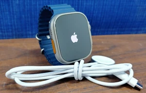 Apple Watch Ultra 2 (GPS + Cellular) 49 mm boîtier en titane avec bracelet marine océan - Photo 1 sur 10