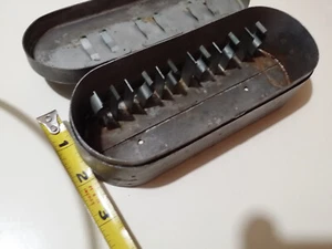Vintage Dietz Metall Conatiner zur Aufbewahrung von Straßenreflektoren nicht sicher - Bild 1 von 5