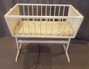 Vintage Dolls Cot - Picture 1 of 9