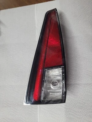 Conjunto de luz trasera-uno, hatchback inferior izquierdo TYC se adapta a Toyota Prius 16-17 Foto 1 de 3