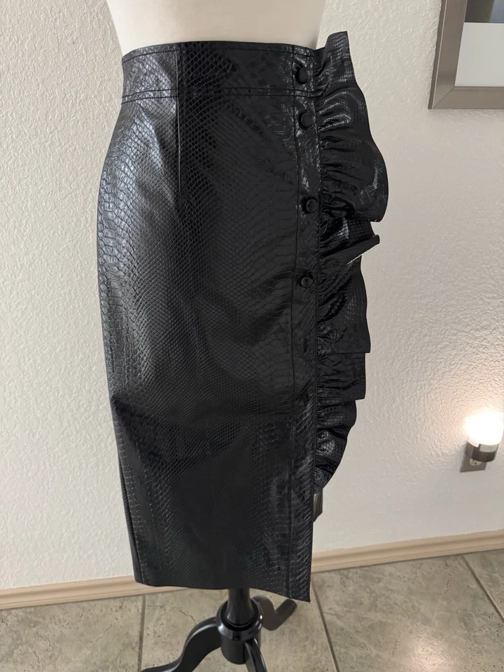 Falda de cuero negra sintética Rebecca Taylor con detalle de volantes para mujer talla 4 usada en excelente estado Foto 1 de 4