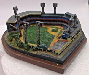 Pittsburgh Pirates Forbes Field Replica MLB Baseball 2005 Collector's Edition - Bild 1 von 8