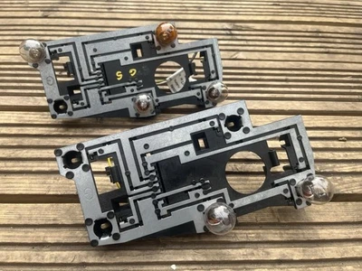 Подлинный левый держатель лампы ONE Peugeot 306 Mk1 - Изображение 1 из 4