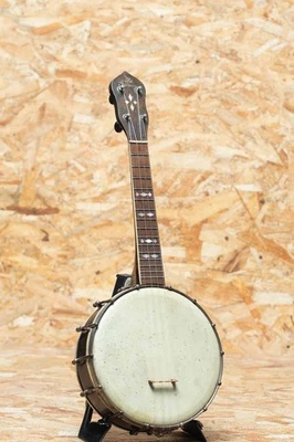 Gibson UB-3 Soprano Banjo Ukulele 1930s Vintage with Case from Japan - Image 1 of 4